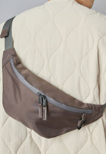 Load image into Gallery viewer, anello / EXPAND / Crossbody Bag / ATB4582